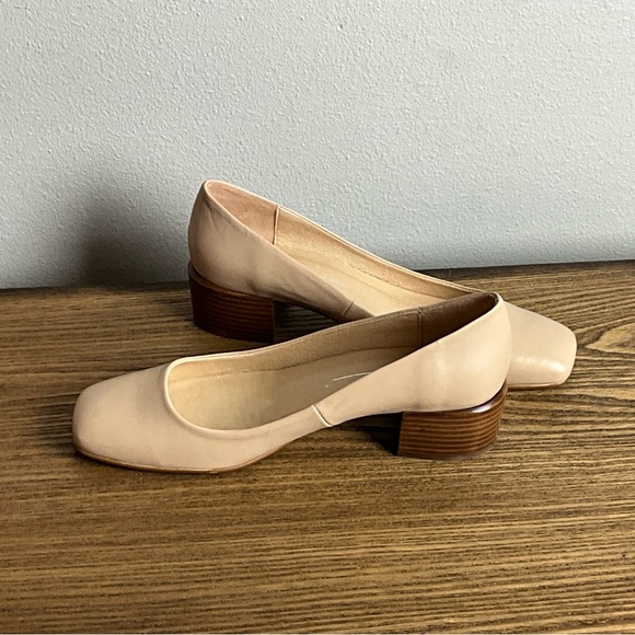 Intentionally Blank Tristi Beige Leather Pumps, New in Box - Picture 4 of 7